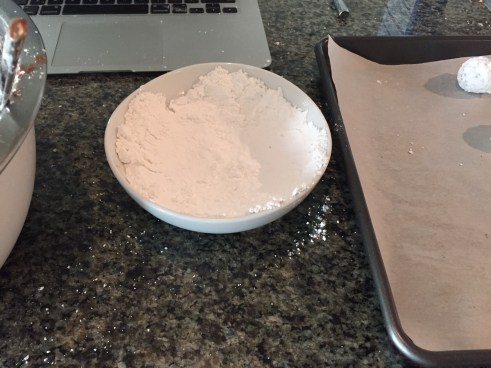 le bowl of powdered sugar. this may have attributed to my sugar high...